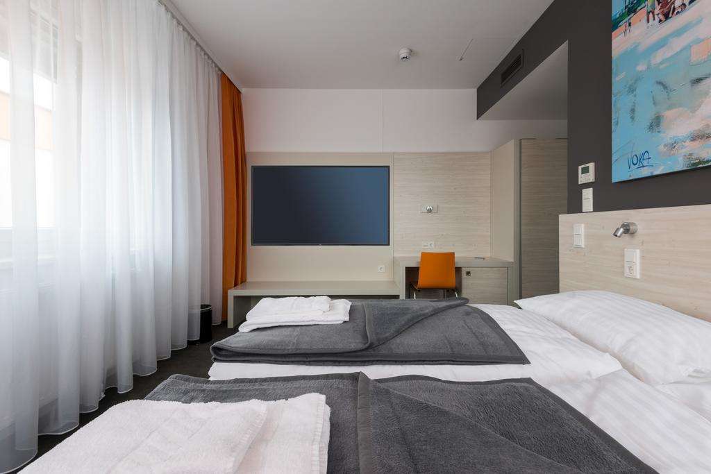 Msc Hotel Нойнкирхен Номер фото
