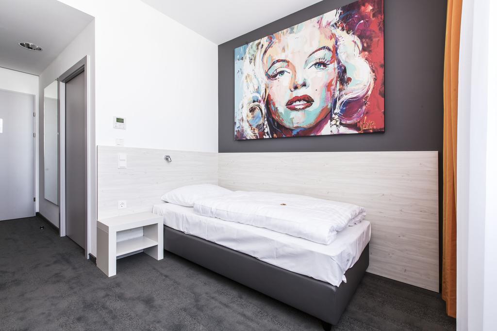 Msc Hotel Нойнкирхен Номер фото